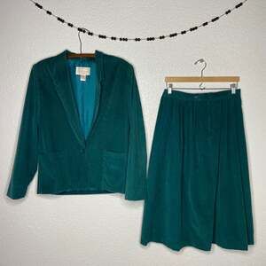 Vintage Townhouse Petites Soft Green Corduroy Two Piece Skirt Suit